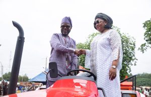 Cérémonie de remise de deux tracteurs aux producteurs de la commune de Bantè : L’ONG ODO ALAFIA de Diane ODOUBOUROU accompagne la révolution agricole à la base