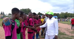 Coup d’envoi de la 4ᵉ édition du tournoi de solidarité à Thio : La Fondation Laurent Gnacadja renouvelle son engagement pour la jeunesse et la cohésion sociale