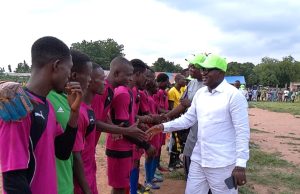 Coup d’envoi de la 4ᵉ édition du tournoi de solidarité à Thio : La Fondation Laurent Gnacadja renouvelle son engagement pour la jeunesse et la cohésion sociale