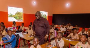 Bénin/ Rentrée scolaire à Abomey-Calavi : le Maire Angelo AHOUANDJINOU galvanise élèves, enseignants et parents
