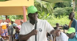 24ᵉ circonscription électorale / Séance de restitution des décisions de la session ordinaire du bureau politique BR : Dr Isidore Hounhuèdo expose les résolutions du parti aux militants de Zangnanado