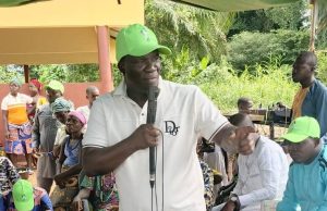 24ᵉ circonscription électorale / Séance de restitution des décisions de la session ordinaire du bureau politique BR : Dr Isidore Hounhuèdo expose les résolutions du parti aux militants de Zangnanado