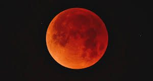 Éclipse lunaire totale de ce soir : l’Afrique et le monde entier sous le charme de la « Lune de Sang »