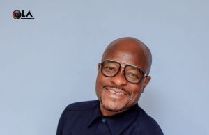 Stade municipal de Parakou : Le geste inattendu de Richard Flash envers une fan qui choque tout le public