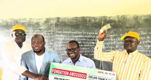 Œuvre sociale à Sô-Ava : La Fondation AMOUSSOU offre une enveloppe de 500.000 F pour la scolarité des élèves de 3ᵉ du CEG Vekky