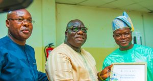 Bénin / 𝐂𝐨𝐧𝐜𝐨𝐮𝐫𝐬 « 𝐀𝐛𝐨𝐦𝐞𝐲-𝐂𝐚𝐥𝐚𝐯𝐢 𝐕𝐢𝐥𝐥𝐞 𝐏𝐫𝐨𝐩𝐫𝐞 »: L’ONG Bénin Ville Propre gratifie les neuf arrondissements pour leur engagement citoyen