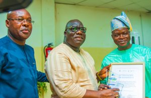 Bénin / 𝐂𝐨𝐧𝐜𝐨𝐮𝐫𝐬 « 𝐀𝐛𝐨𝐦𝐞𝐲-𝐂𝐚𝐥𝐚𝐯𝐢 𝐕𝐢𝐥𝐥𝐞 𝐏𝐫𝐨𝐩𝐫𝐞 »: L’ONG Bénin Ville Propre gratifie les neuf arrondissements pour leur engagement citoyen