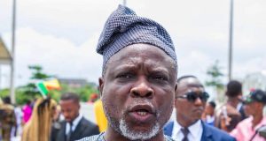 Pour violation flagrante du devoir de discipline : Dr Bertin Koovi, l’iroko rebelle, suspendu temporairement du Bloc Républicain.