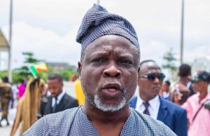 Pour violation flagrante du devoir de discipline : Dr Bertin Koovi, l’iroko rebelle, suspendu temporairement du Bloc Républicain.