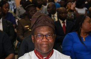 Bénin / Pour ses loyaux services rendus à la nation : Le DG impôt, 𝗠. 𝗡𝗶𝗰𝗼𝗹𝗮𝘀 𝗬𝗘𝗡𝗢𝗨𝗦𝗦𝗜 fait Commandeur de l’Ordre National