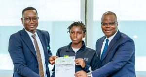 Bénin /Pour ses performances aux Jeux Africains de la Jeunesse : La jeune boxeuse Houéfa Elisabeth SALANON reçoit une bourse pour sa carrière