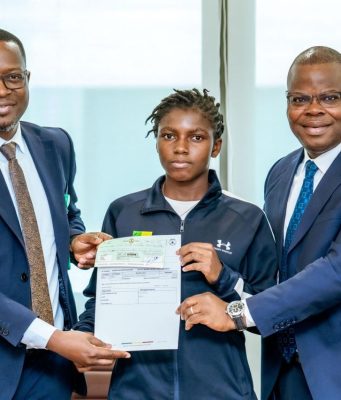 Bénin /Pour ses performances aux Jeux Africains de la Jeunesse : La jeune boxeuse Houéfa Elisabeth SALANON reçoit une bourse pour sa carrière